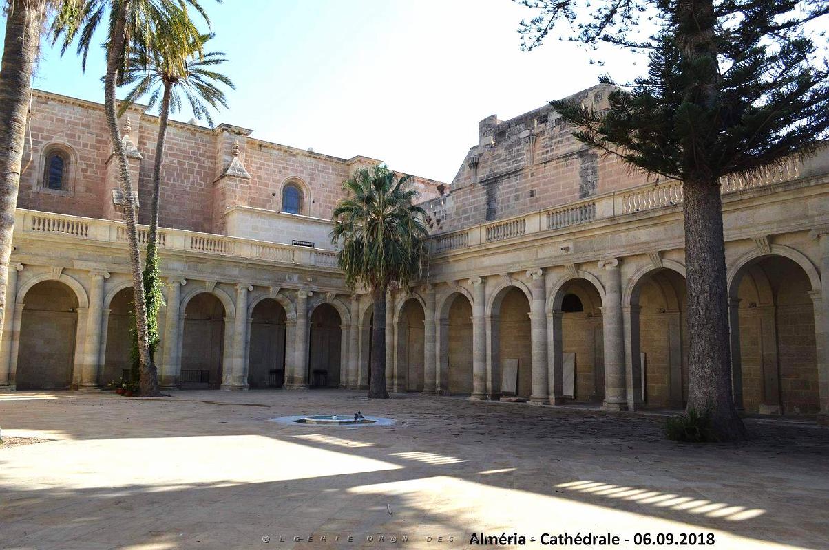 28 LA CATHEDRALE ET LE FORTERESSE DE L INCARNATION (32).JPG